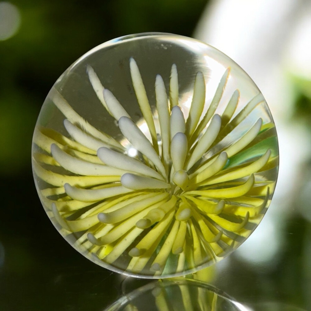 Small Vtg ART GLASS YELLOW‎ FLOWER PAPERWEIGHT 2 ¼" DIAMETER